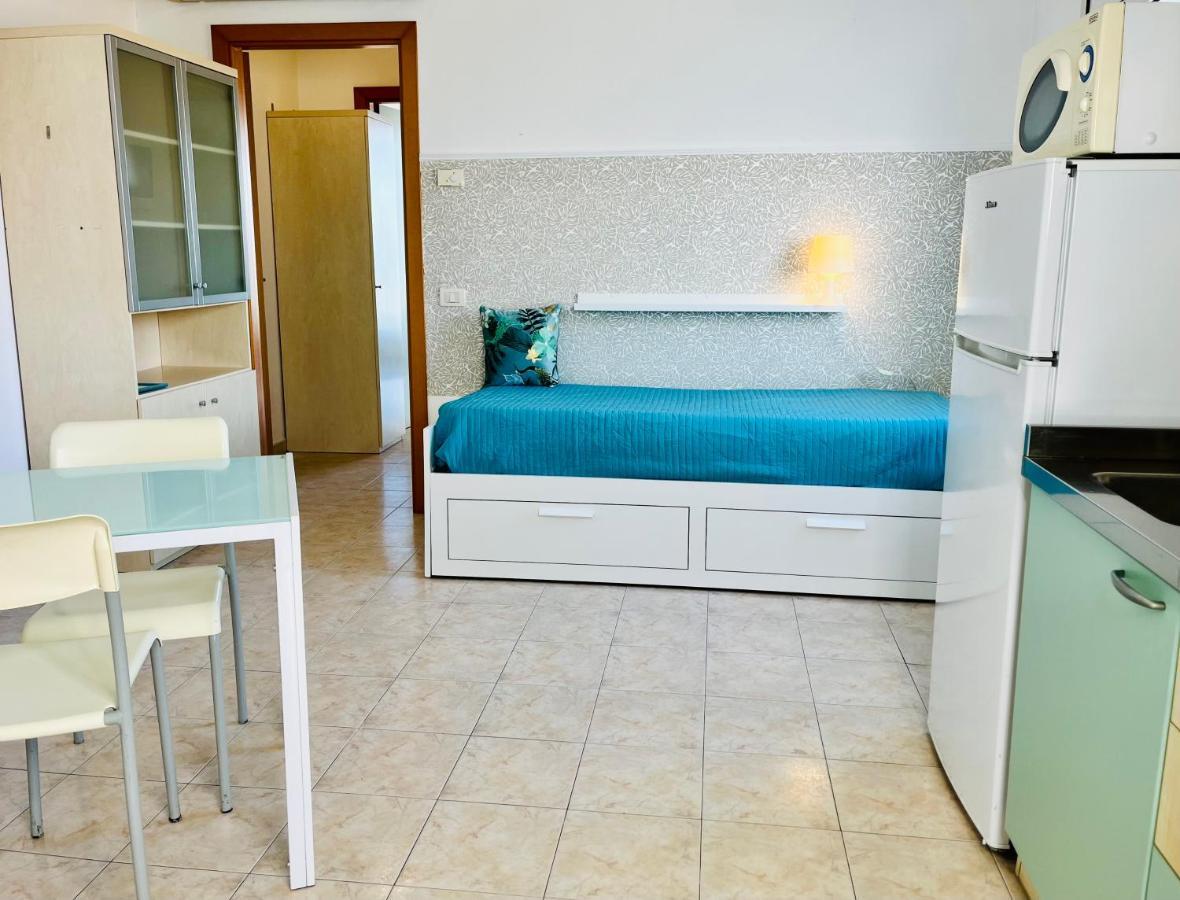 Residence Frontemare Римини Екстериор снимка
