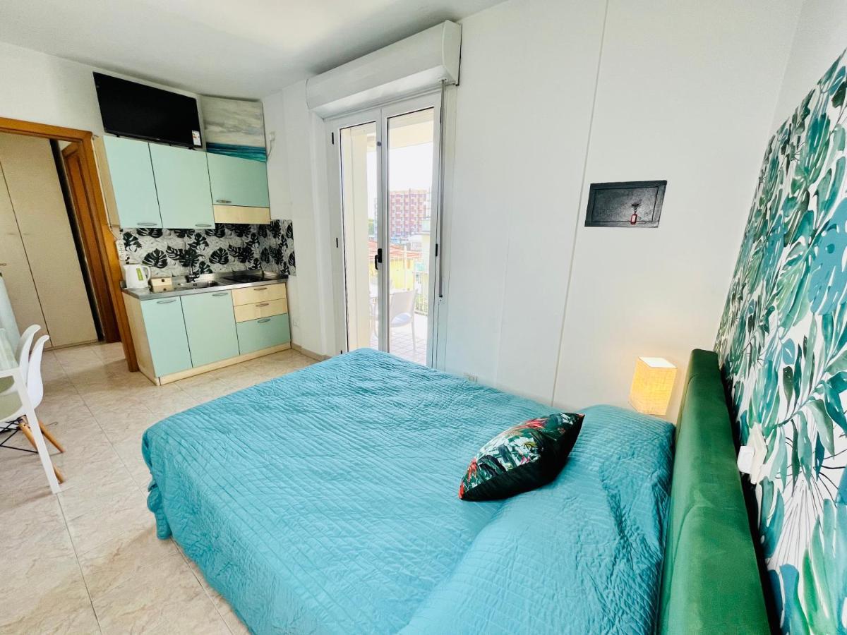 Residence Frontemare Римини Екстериор снимка