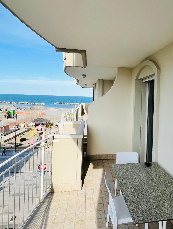 Residence Frontemare Римини Екстериор снимка