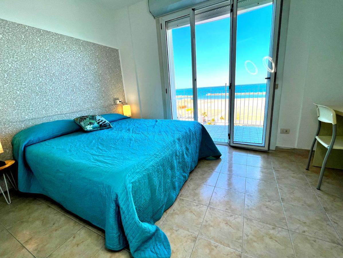 Residence Frontemare Римини Екстериор снимка