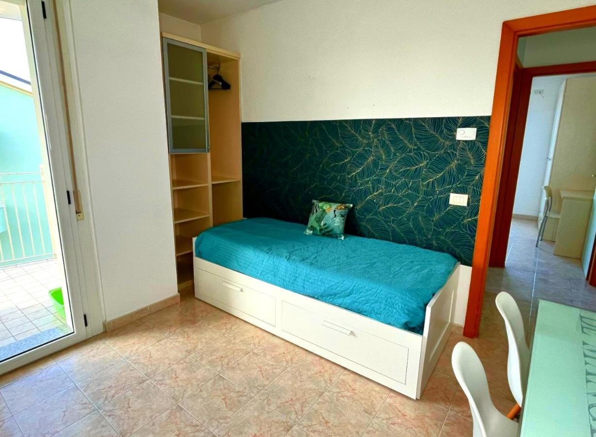 Residence Frontemare Римини Екстериор снимка