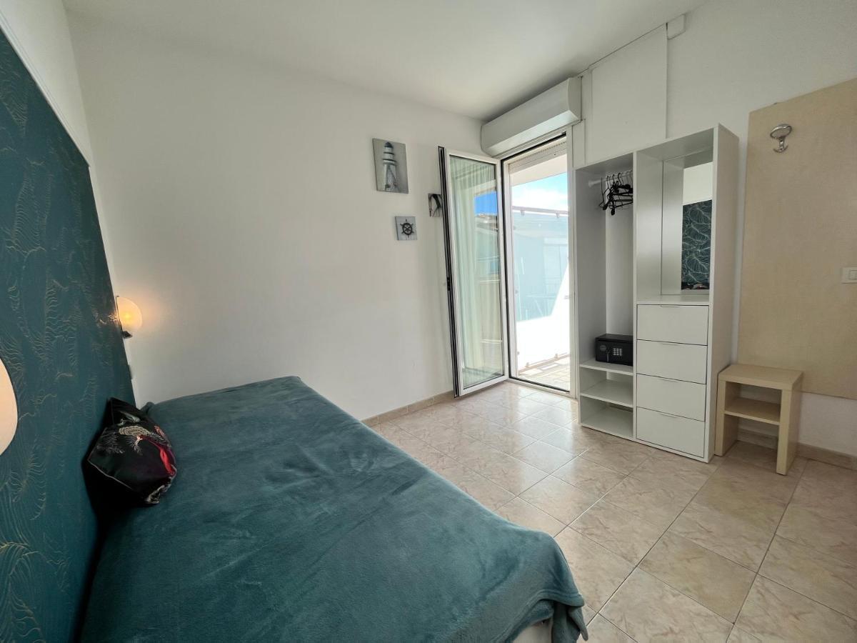Residence Frontemare Римини Екстериор снимка