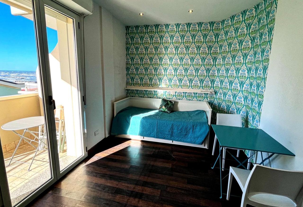 Residence Frontemare Римини Екстериор снимка