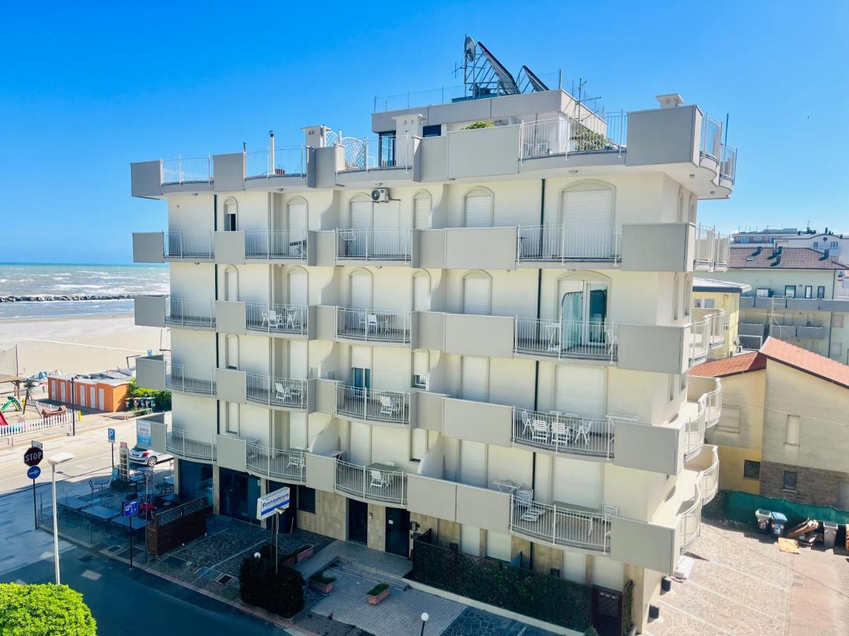 Residence Frontemare Римини Екстериор снимка
