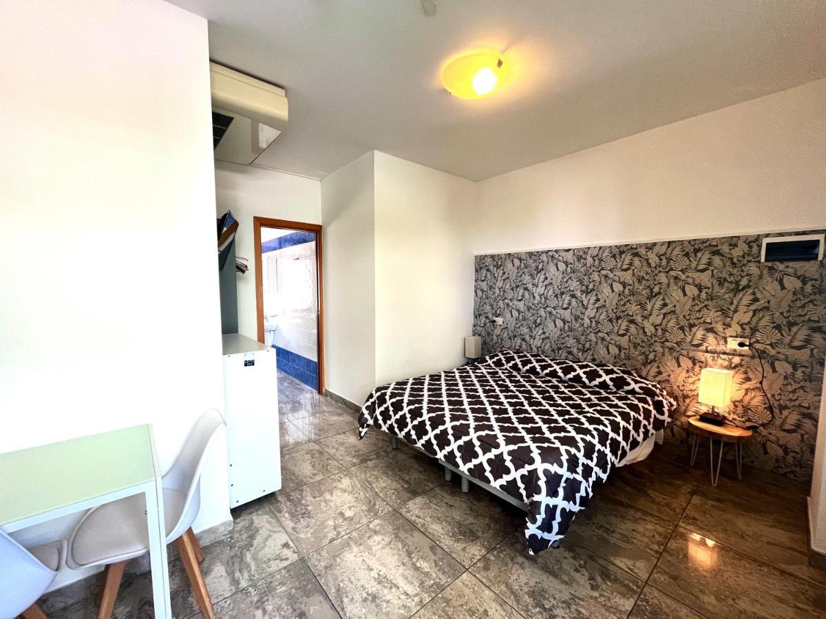 Residence Frontemare Римини Екстериор снимка