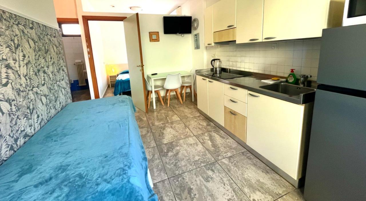 Residence Frontemare Римини Екстериор снимка