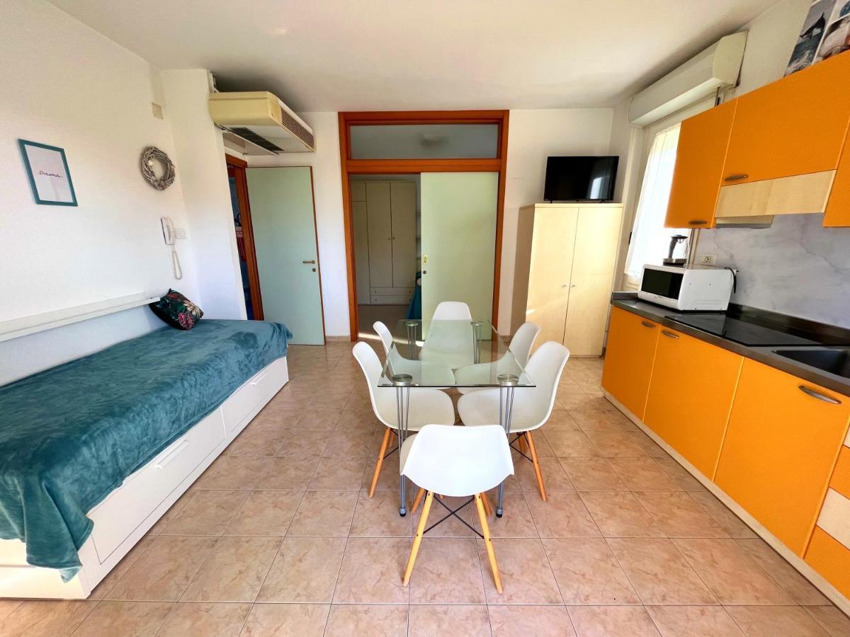 Residence Frontemare Римини Екстериор снимка