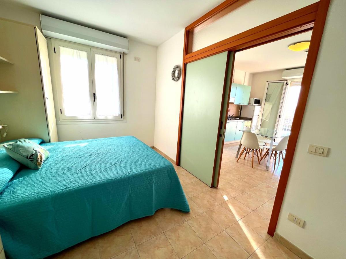 Residence Frontemare Римини Екстериор снимка