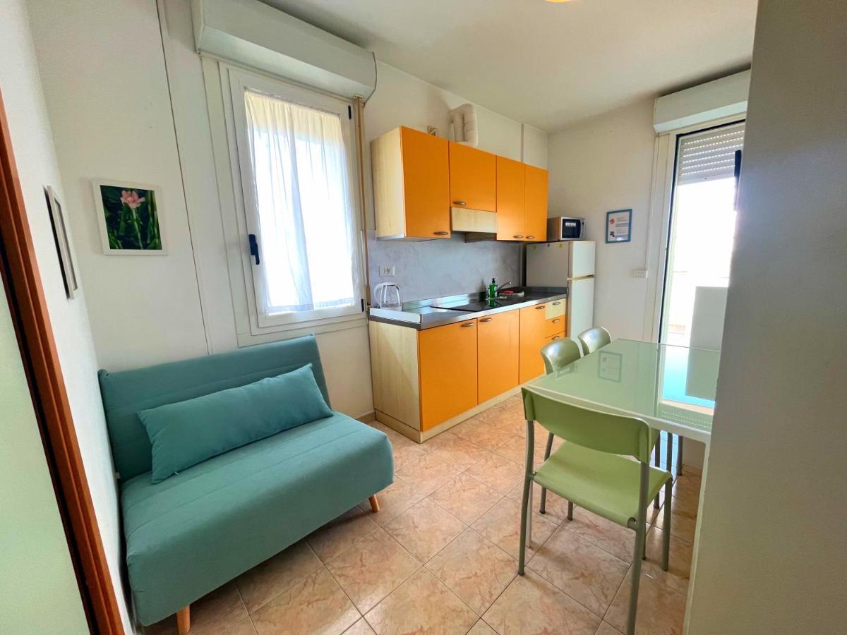 Residence Frontemare Римини Екстериор снимка