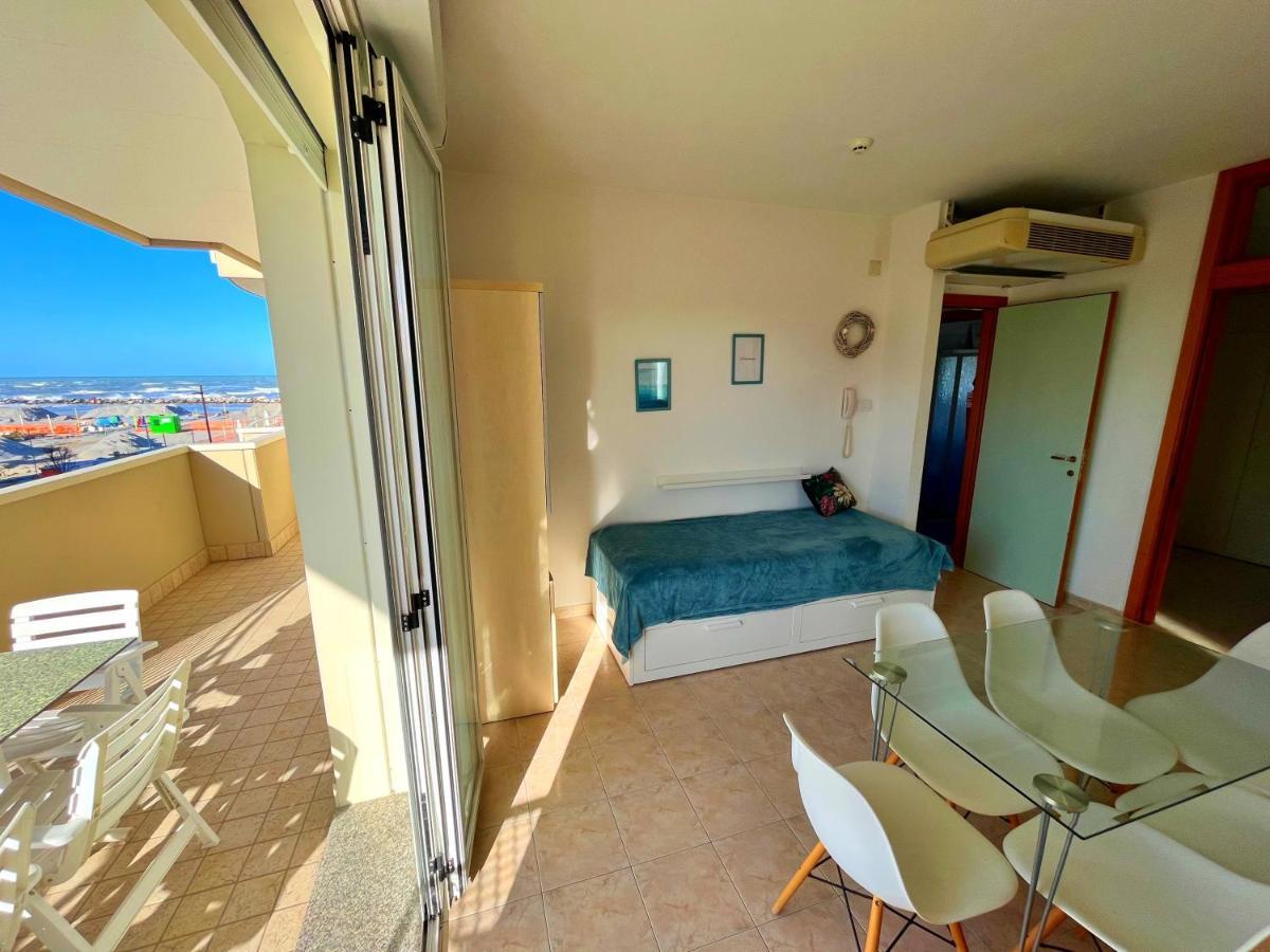 Residence Frontemare Римини Екстериор снимка
