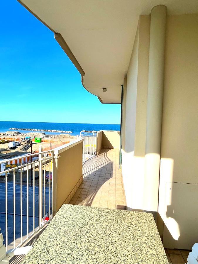 Residence Frontemare Римини Екстериор снимка