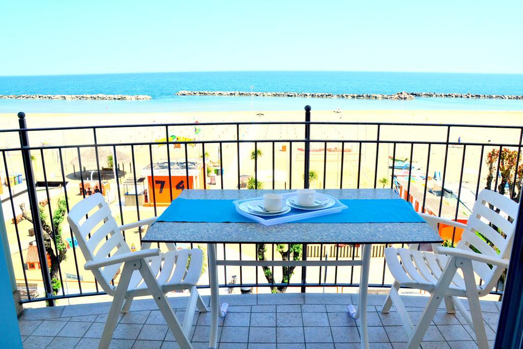 Residence Frontemare Римини Екстериор снимка