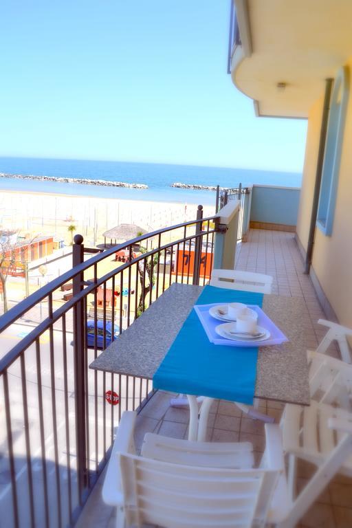 Residence Frontemare Римини Екстериор снимка
