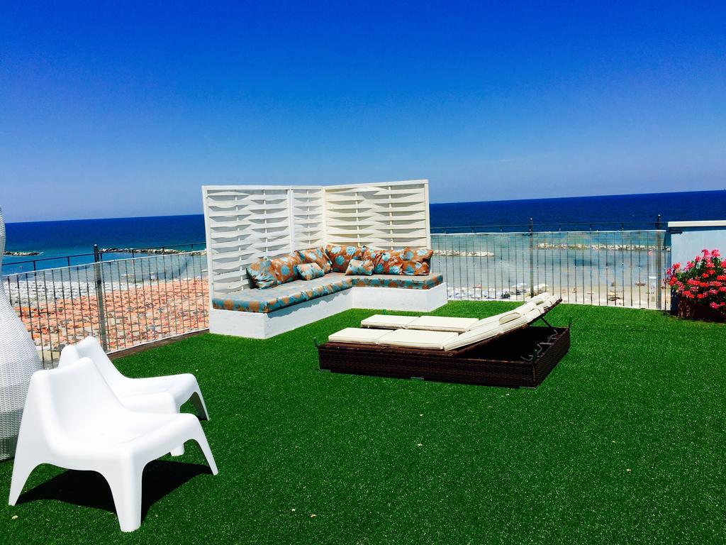 Residence Frontemare Римини Екстериор снимка