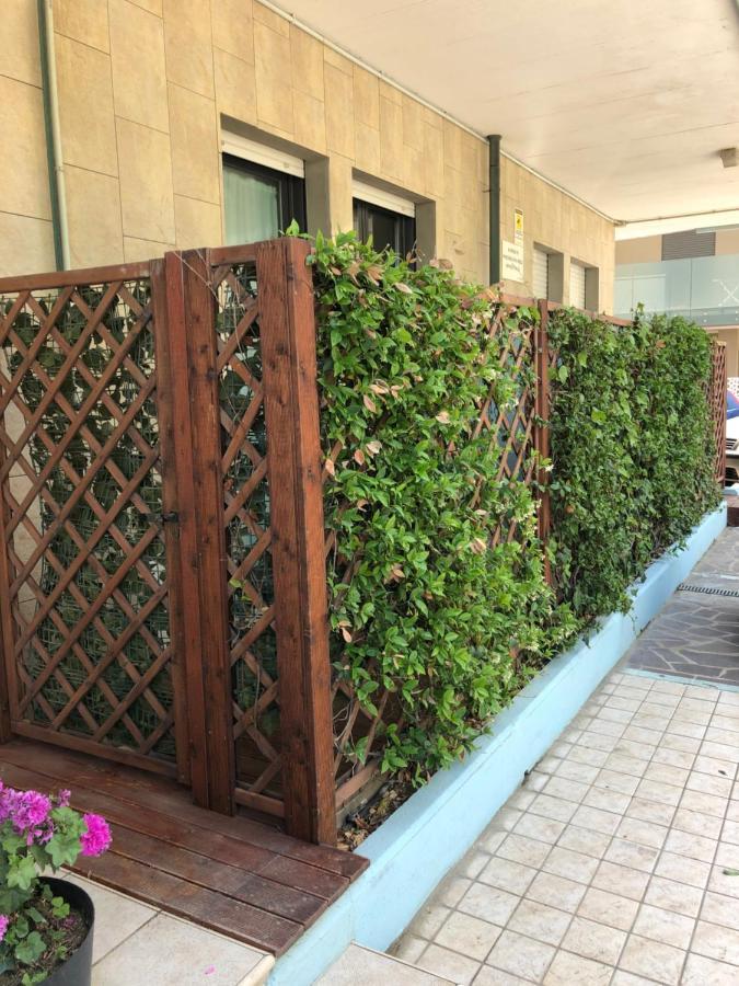 Residence Frontemare Римини Екстериор снимка